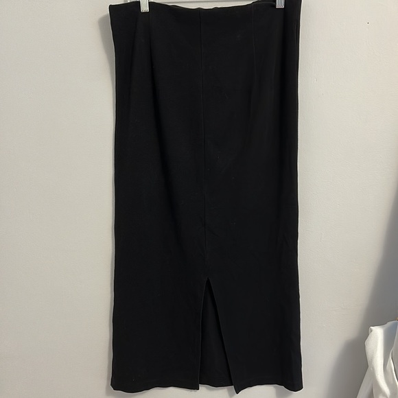 Valenti Black Midi Skirt - Picture 2 of 5